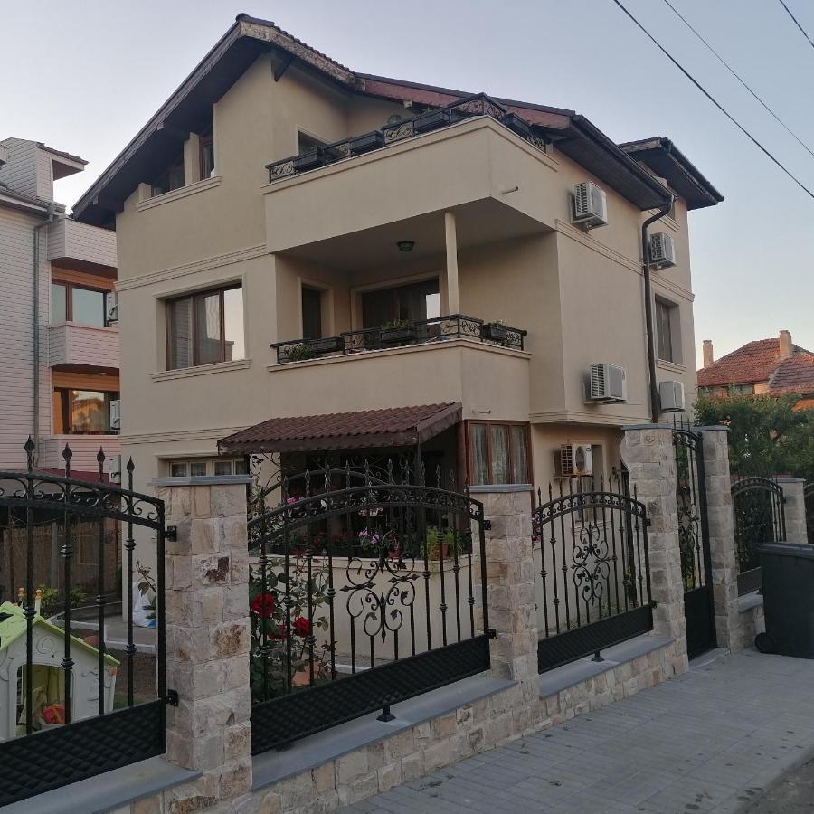 Apartments Dona Τσερνομόρετς Εξωτερικό φωτογραφία